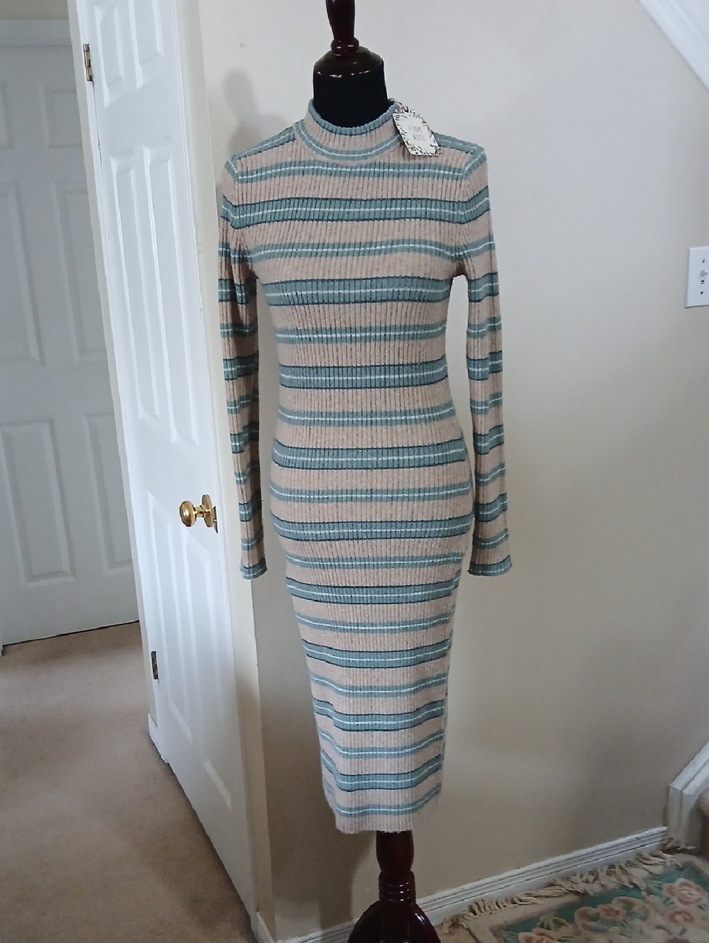 ❤️3@25 Pink Rose Striped Long-Sleeve Midi Sweater Dress in Beige and Teal